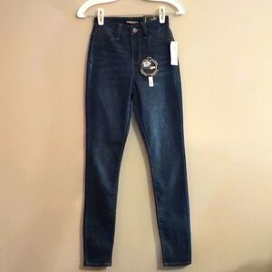 New Dollhouse size 1/2 curvy high waist‎ dark wash jegging super stretch skinny